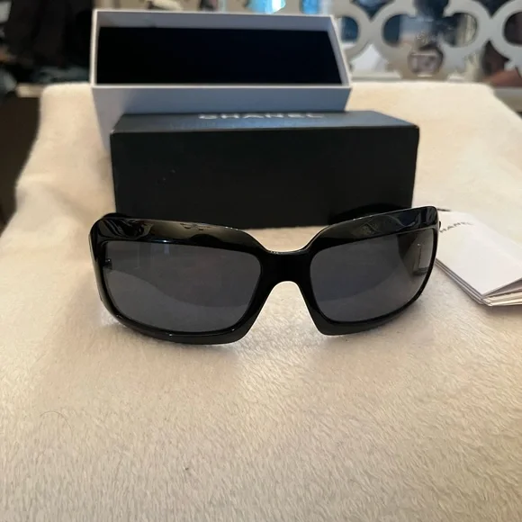 Vintage 2005 Chanel Sunnies. Purchased from store in MD. Used only a few times. - Picture 4 of 5